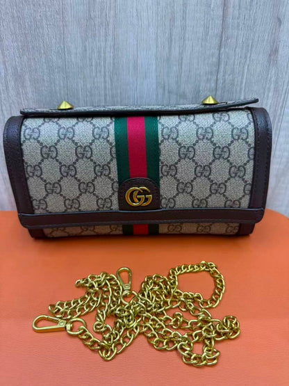 GUCCI

Size  23cm

Withbox

90 dhs🇦🇪🇦🇪

Zain04
♥️♥️♥️