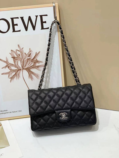 CHANEL

Best quality 
with box

110 dhs🇦🇪🇦🇪

size 26CM

Zain290
♥️♥️♥️