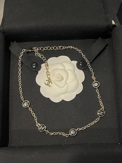 CHANEL NECKLACE
CHOKER MASTER QUALITY
85 dhs🪙💕

Zain89
♥️♥️♥️