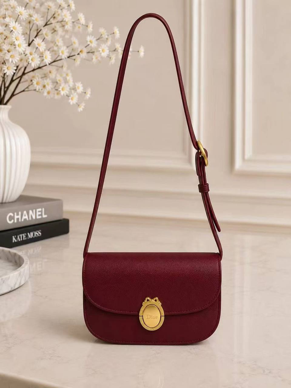 DIOR 
23cm
110 dhs💛
with box

Zain44
♥️♥️♥️
