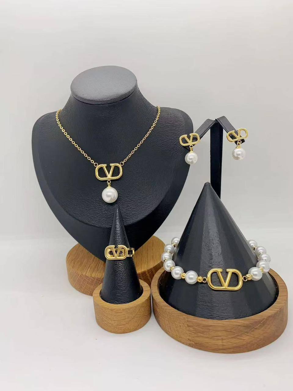 Accessories Set
50 dhs🇦🇪🇦🇪

Zain45
♥️♥️♥️