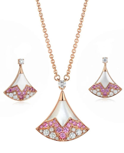 BVLGARI ❤️‍🔥*
Necklace ✨
Earring 💥
Master quality 💯
With normal boxes 📦 
115 dhs✅
With master box 🗃️ 
150 dhs✅

Zain216
♥️♥️♥️