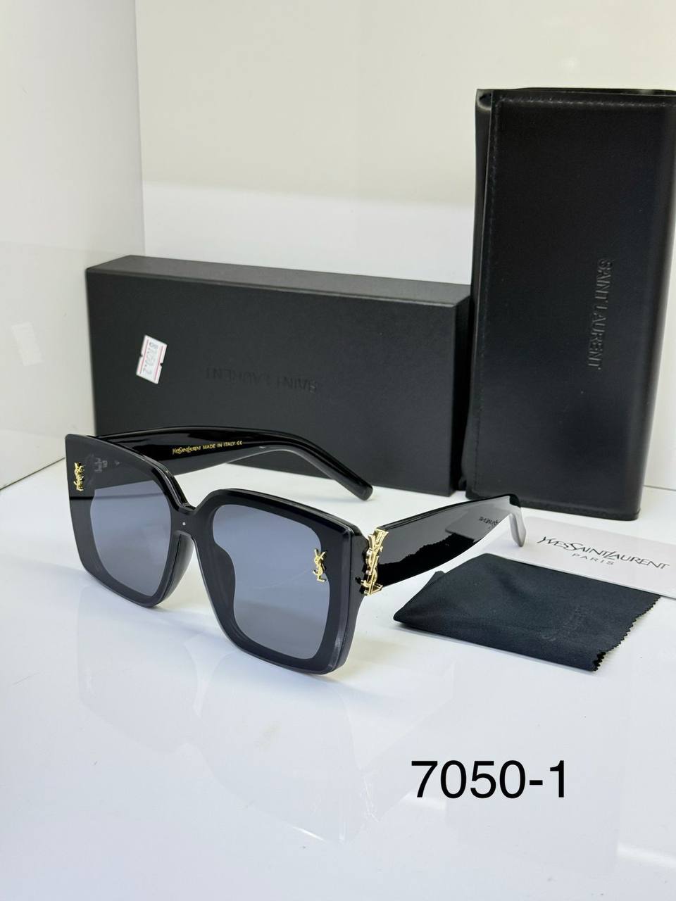Fendi
SUNGLASSES 🕶️ 
50 dhs💓

Zain40
♥️♥️♥️