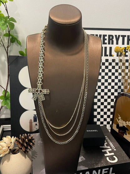 CHANEL NECKLACE
MASTER✨💫
WITH BOX AND PAPER BAG🛍️🎁
140 DHS✅

Zain89
♥️♥️♥️