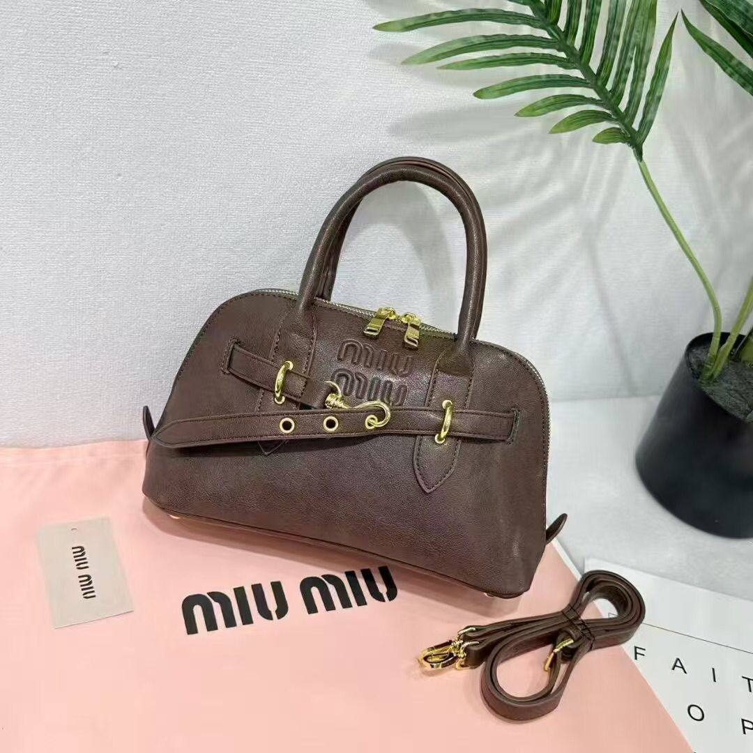 MiuMiu 
80 dhs🪙🌨️

Zain42
♥️♥️♥️