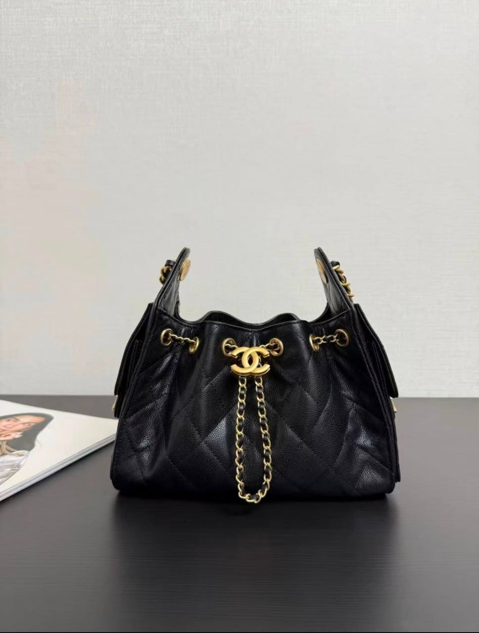 Chanel
110 dhs💓
size 25×13×26cm

Zain42
♥️♥️♥️