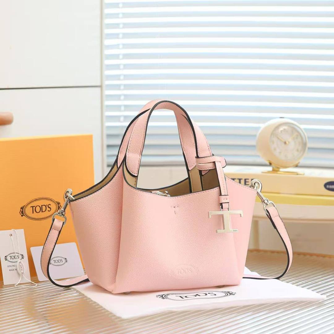 TODS
110 dhs🇦🇪🇦🇪
with box
size 24cm
High quality

Zain26
♥️♥️♥️