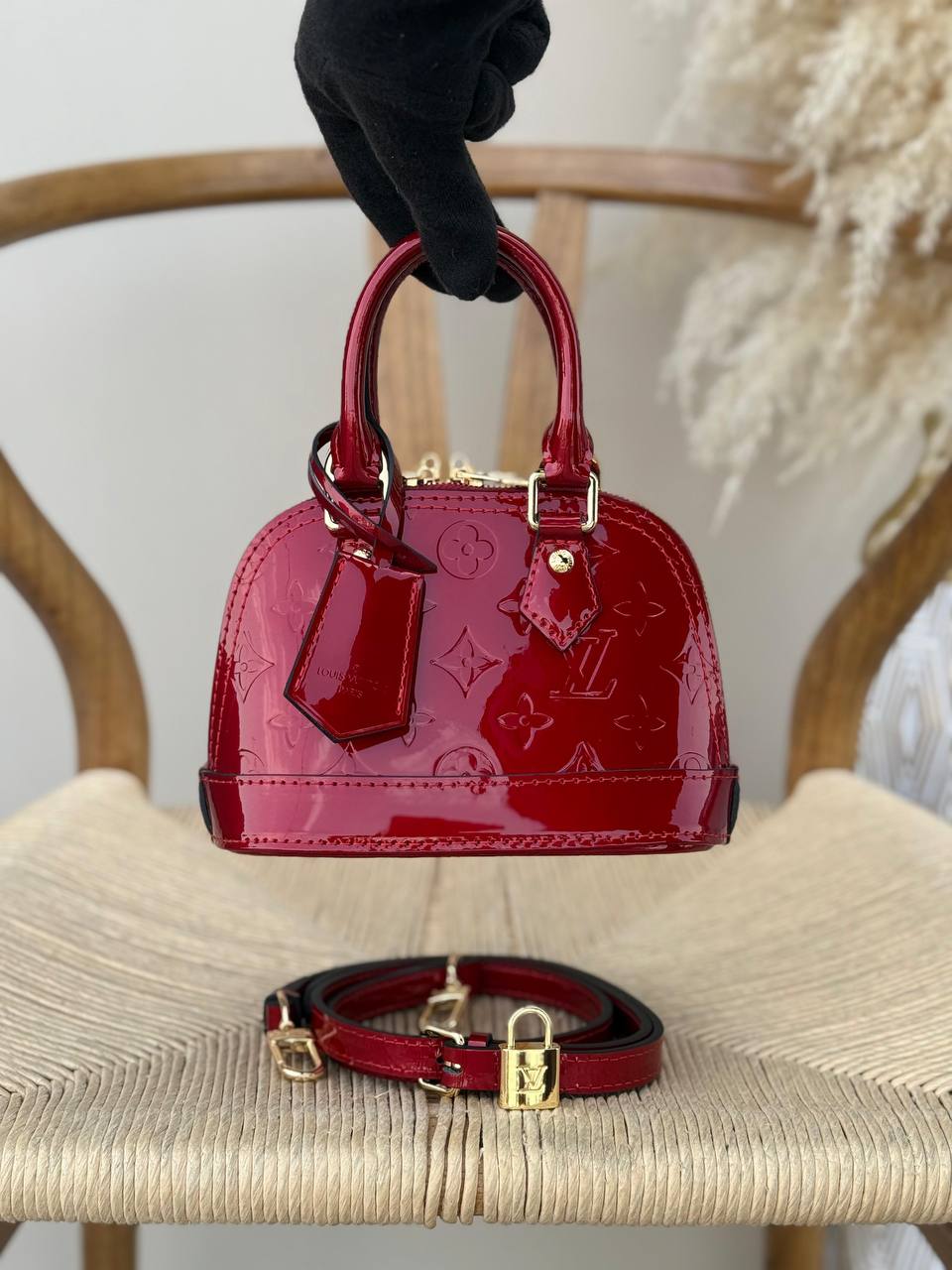 LV
18cm
330 dhs✅
25cm
350 dhs✅
Top quality 
With box🎁

Zain167
♥️♥️♥️