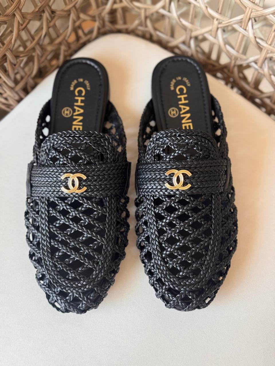 CHANEL 🤍
🤩Available new 😍😍
Size: 36 to 41
Super master quality
450 dhs✅

Zain198
♥️♥️♥️