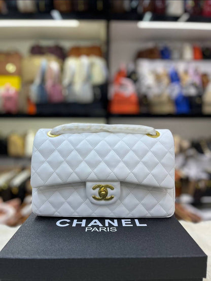 Chanel
Good Quality 

With Box 
🎁🎁🎁

105 dhs🪙🌨️

Zain250
♥️♥️♥️