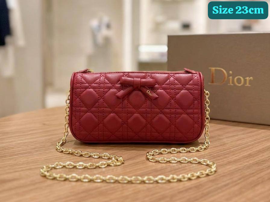 Dior
Best quality

With box’s
🎁🎁🎁

120 dhs💓
size 25cm

Zain158
♥️♥️♥️