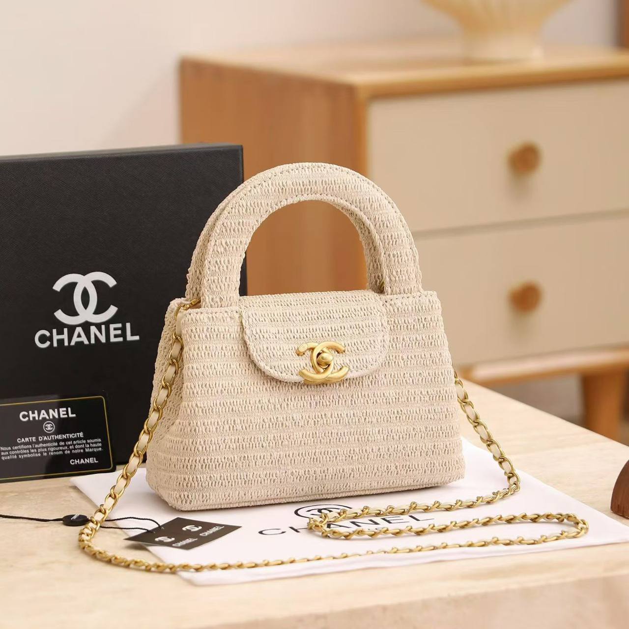 CHANEL
19cm
100 dhs✅

Zain44
♥️♥️♥️