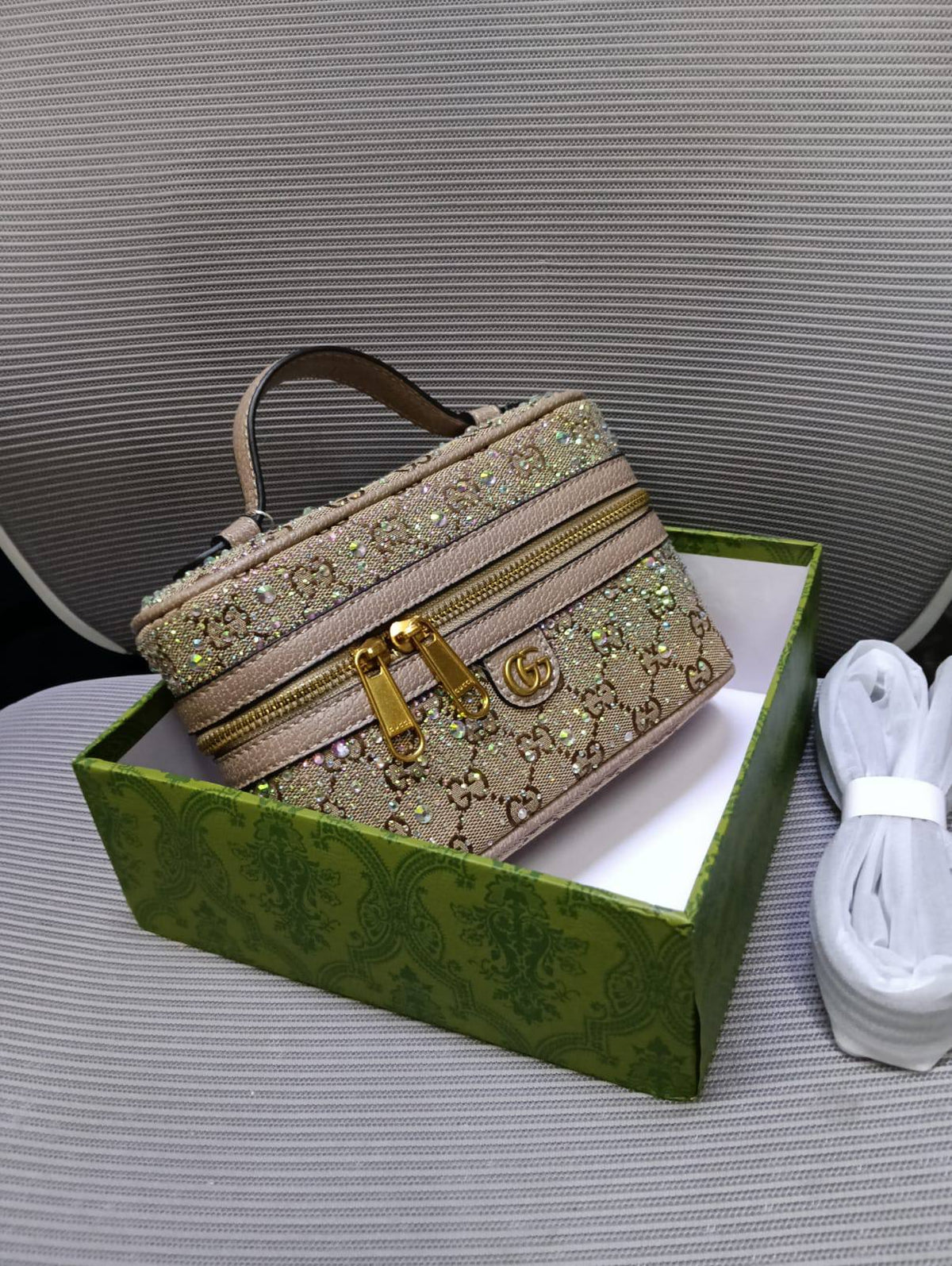Gucci

100 dhs🇦🇪
with box

Zain26
♥️♥️♥️