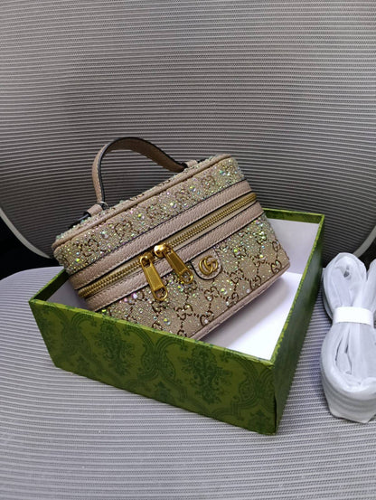 Gucci

100 dhs🇦🇪
with box

Zain26
♥️♥️♥️