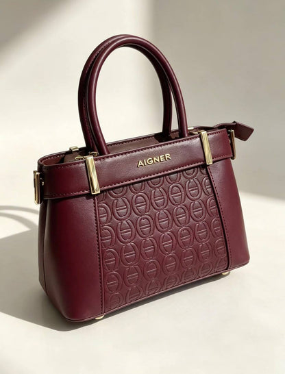 Aigner

100 dhs🇦🇪🇦🇪

SIZE：22cm
Good-quality 
with box
Zain35
♥️♥️♥️