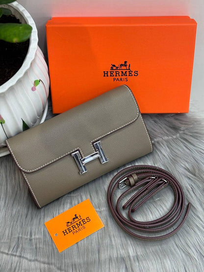 HERMES 
SIZE………. 20CM🌷

85 dhs🪙🌨️

with BOX✅

Zain244
♥️♥️♥️