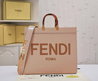 FENDI 
HIGH QUALITY
130 dhs✅

Zain39
♥️♥️♥️