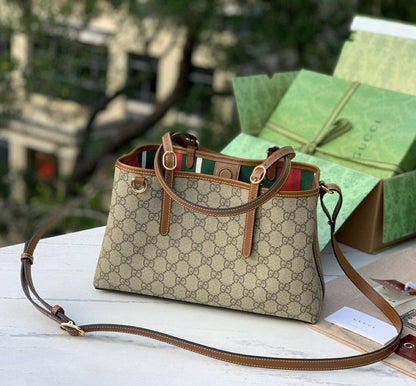 GUCCI 

NEW CAME GOOD QUALITY 
WITH BOX 
🎁🎁🎁

120 dhs💓

Zain39
♥️♥️♥️