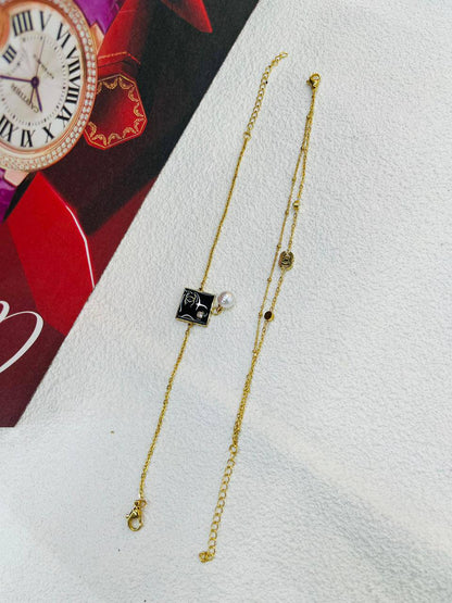 Stainless steel ❤️‍🔥*
Non tarnish 💯
ONE Piece 🦋
With black boxes 📦 
20 dhs💓
With normal boxes 🗃️ 
And paper bag 🛍️
30 dhs💓

Zain216
♥️♥️♥️