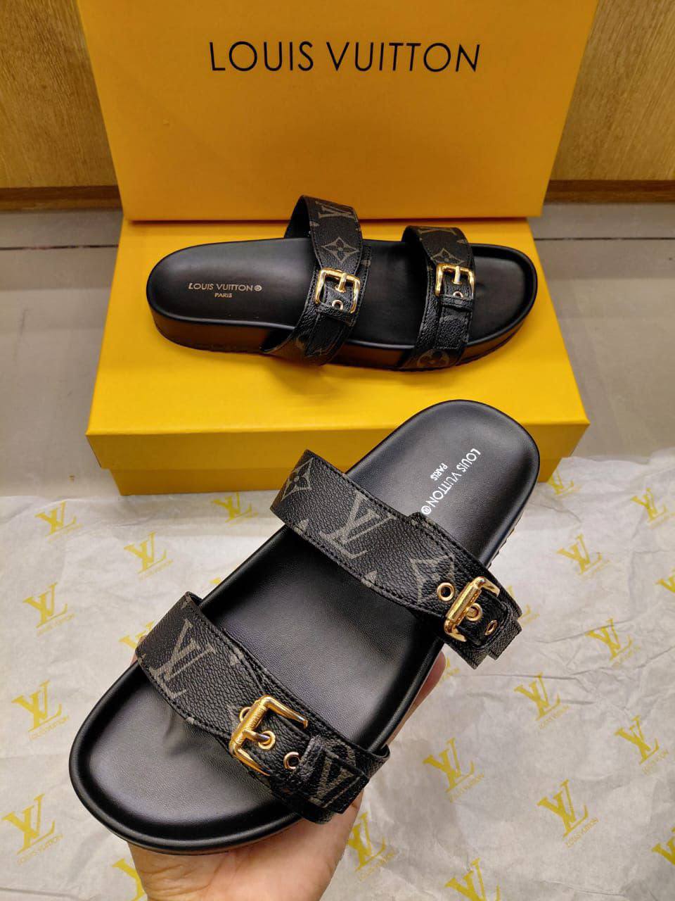 Louis Vuitton Slipper, 

New Arrived 

Size 36 To 41
100 dhs🇦🇪🇦🇪

Zain120
♥️♥️♥️
