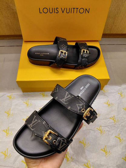 Louis Vuitton Slipper, 

New Arrived 

Size 36 To 41
100 dhs🇦🇪🇦🇪

Zain120
♥️♥️♥️