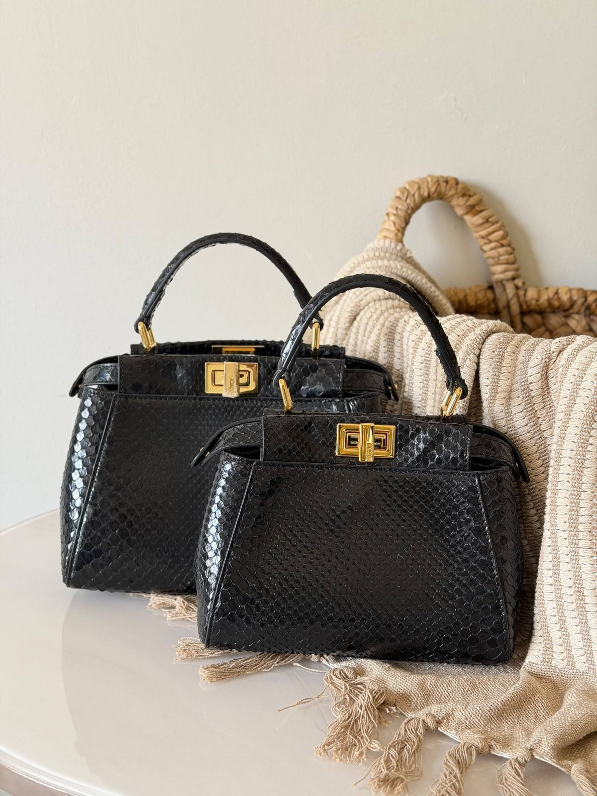 Fendi. Peekaboo 
Snake leather 
Size :23 cm

For Price 👇 WhatsApp✅
0568585901 
0507557372
0552275751 Owner Zain 👌

Zain315
♥️♥️♥️