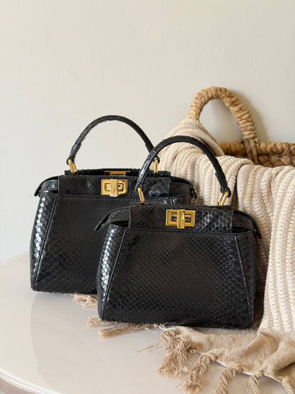 Fendi. Peekaboo 
Snake leather 
Size :23 cm

For Price 👇 WhatsApp✅
0568585901 
0507557372
0552275751 Owner Zain 👌

Zain315
♥️♥️♥️