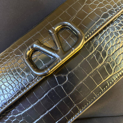VALENTINO
GOOD QUALITY 
BIG SIZE 


WITH BOX 
🎁🎁🎁

120 dhs✅

Zain39
♥️♥️♥️