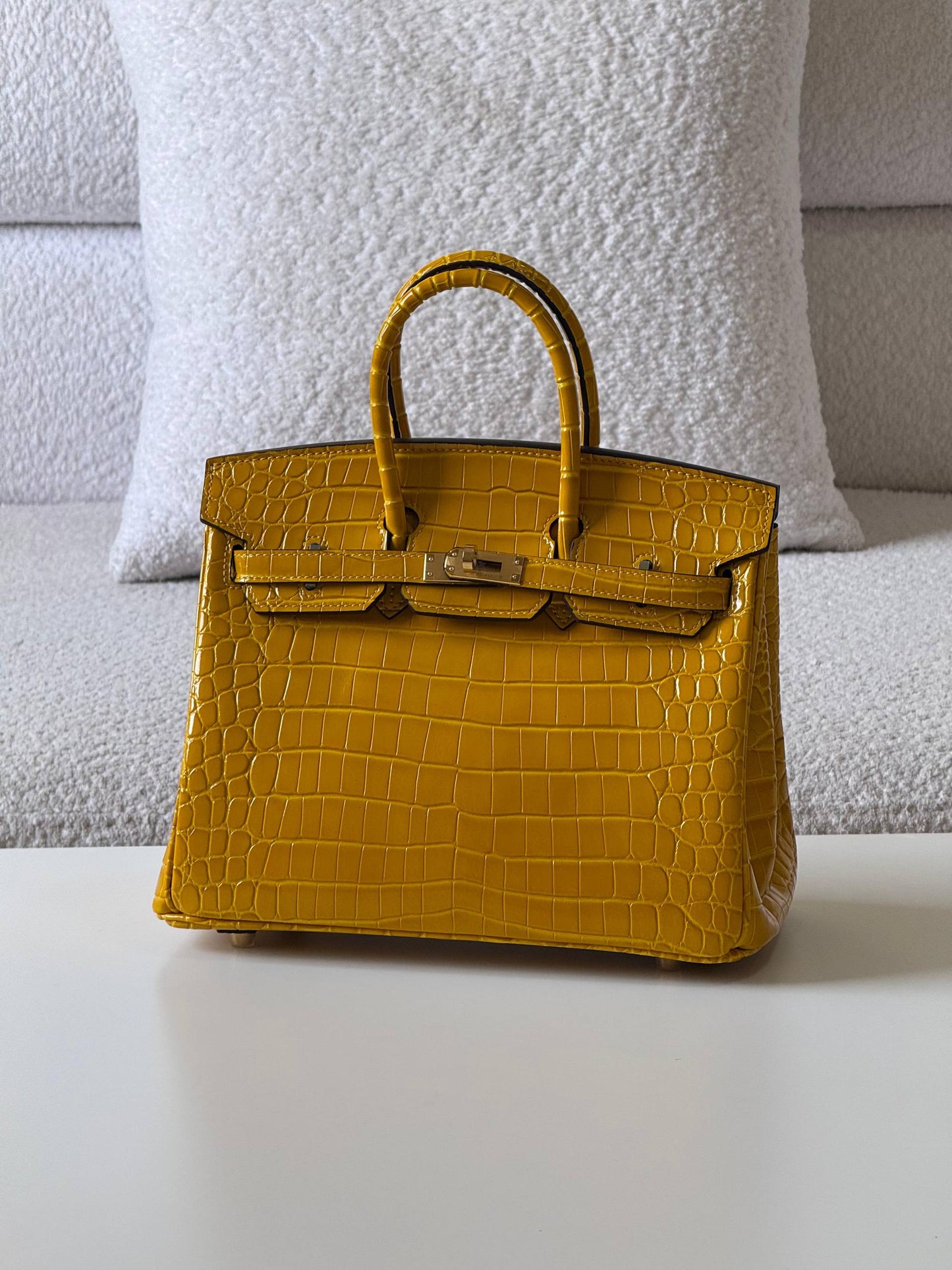 Hermes

birkin croc 25cm💥
Master quality ✅
with box📦

780 dhs❣️

Zain52
♥️♥️♥️