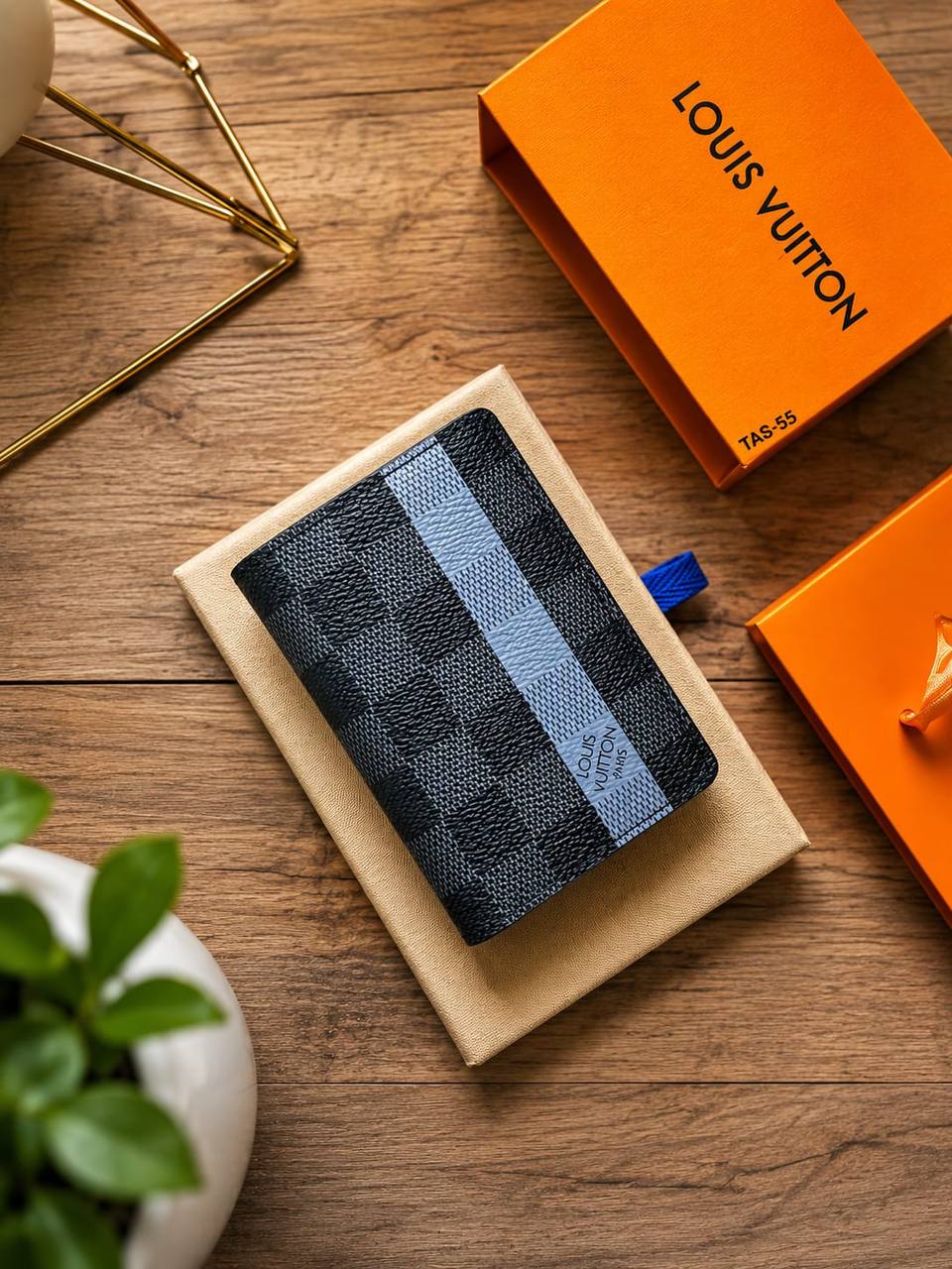 LOUIS VUITTON WALLET FOR MEN MASTER QUALITY

*95 dhs✅ WITH BOX & BAG*
     🛡️🛡️🛡️🛡️🛡️

Zain58
♥️♥️♥️