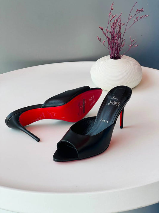 LOUBOUTIN 💙❤️🤎🩶
36-41
_Super master high quality_🪡

500 dhs🇦🇪🇦🇪
Zain176
♥️♥️♥️