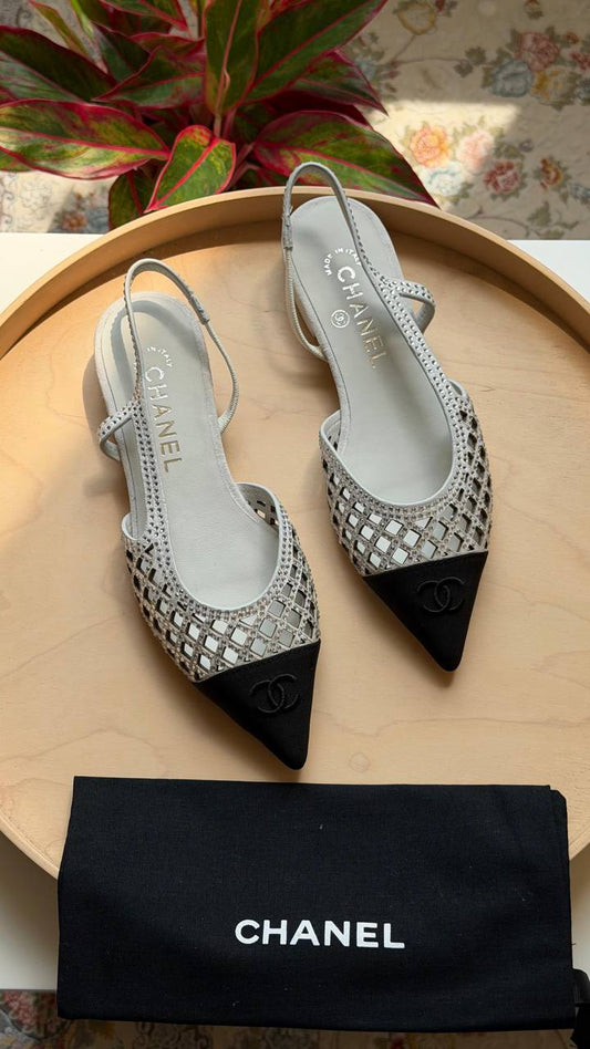 CHANEL

Available  🤩

Master quality 

Size: 36 to 41

450 dhs🇦🇪🇦🇪🇦🇪

Zain318
♥️♥️♥️