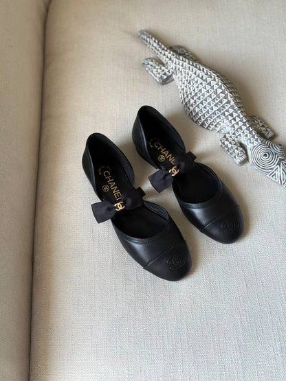 Chanel
AA Quality
Size 36 to 41
450 dhs🇦🇪🇦🇪

Zain288
♥️♥️♥️