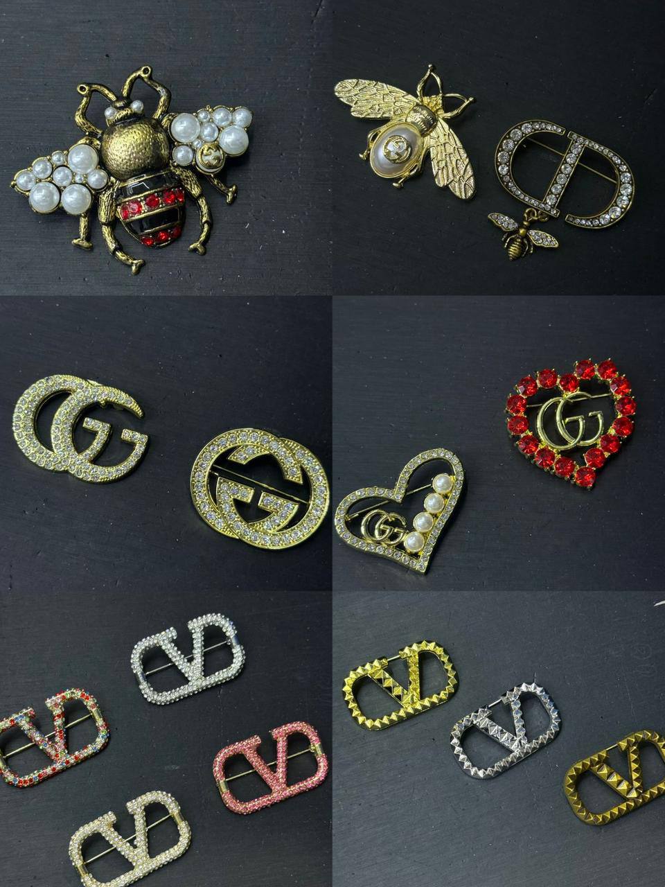 BROOCH Jewelry 🔥*
Non tarnish 💯
good quality 💯
With black boxes 🗃️ 
20 dhs❣️
With normal boxes 📦 
And paper bag🛍️
30 dhs❣️

Zain216
♥️♥️♥️
