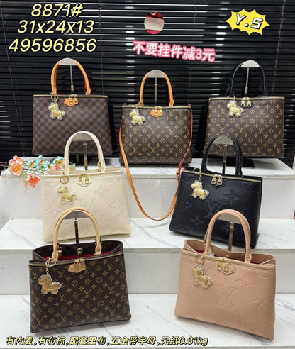 LV

size  34×21×13cm

95 dhs❣️
 
Zain04
♥️♥️♥️