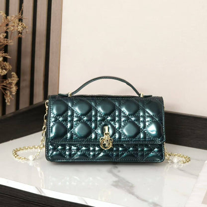 Mix Bag 
Good quality
Hermes
Dior

95 dhs🇦🇪🇦🇪

With box 📦 

Zain70 
♥️♥️♥️
