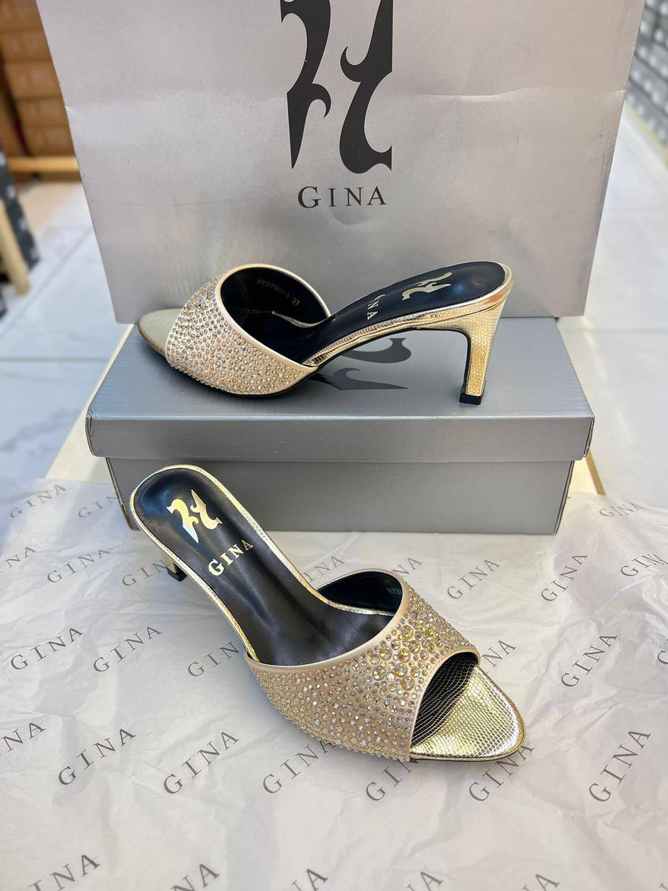 GINA 
Size 36-41  
140 dhs✅

Zain88
♥️♥️♥️
