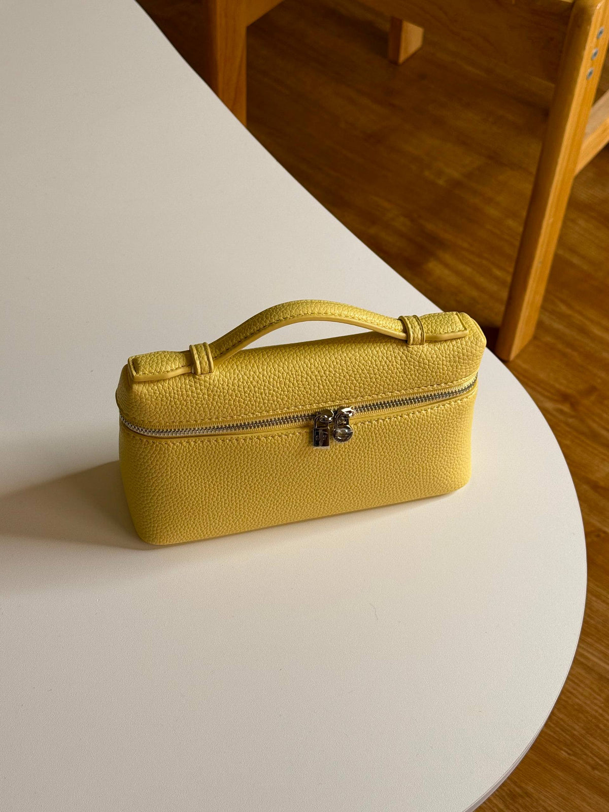 LORO PIANA 

19cm

320 dhs🇦🇪🇦🇪🇦🇪
 MASTER QUALITY
 With box🎁

Zain167
♥️♥️♥️