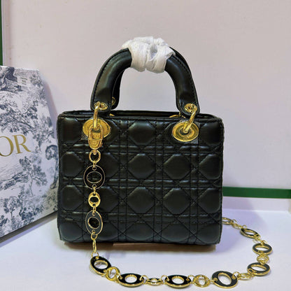 DIOR 

NEW CAME HIGH QUALITY 
WITH BOX 
🎁🎁🎁

125 dhs❣️

Zain39
♥️♥️♥️