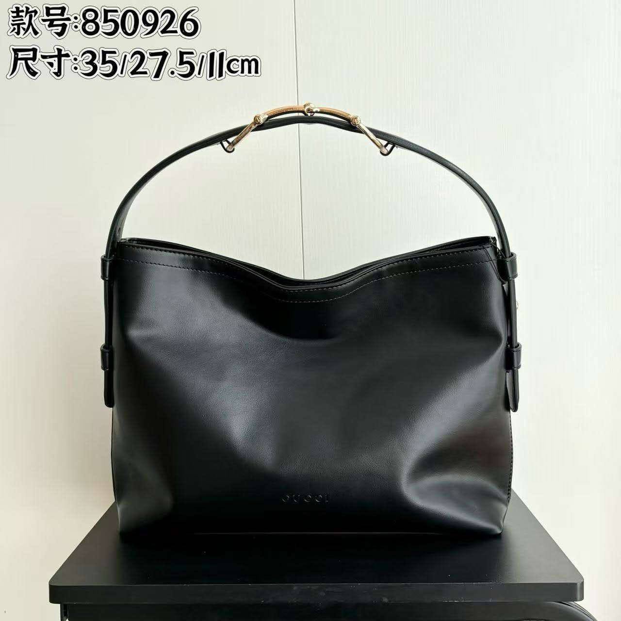 GUCCI 
Beatrix Hobo
Shoulder Totebag
Canvas, Denim, & Leather Material
Size: 35 cm
Without BOX

110 dhs 

Zain239
♥️♥️♥️