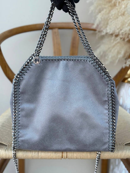 STELLA McCARTENY
25cm
350 dhs🇦🇪🇦🇪
Top quality

Zain167
♥️♥️♥️