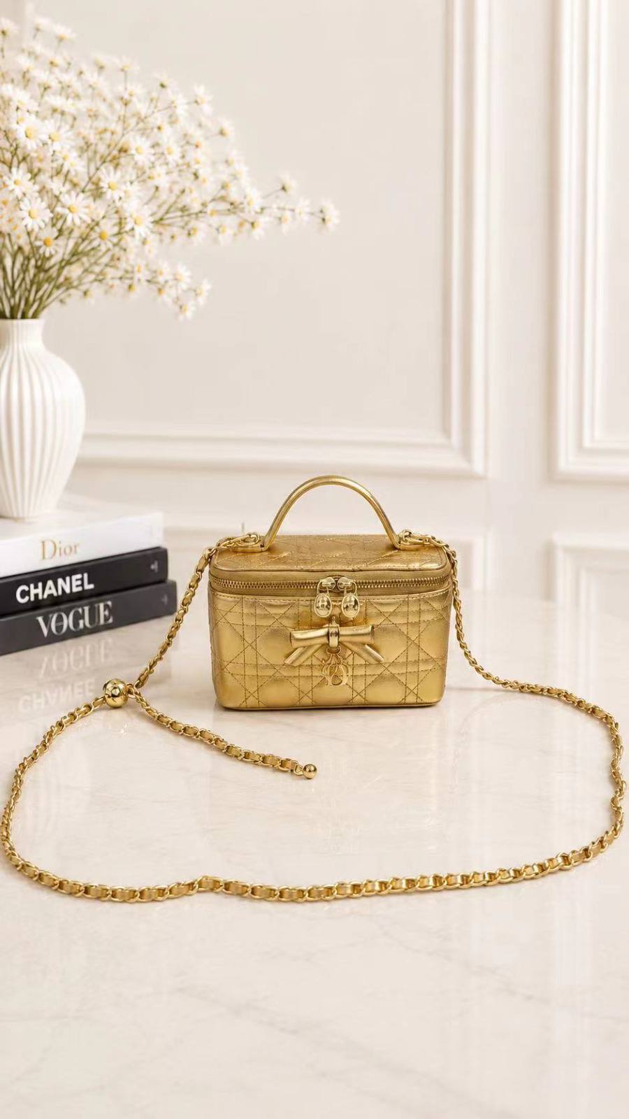 DIOR

best quality 
with box
110 dhs🇦🇪🇦🇪

Zain290
♥️♥️♥️