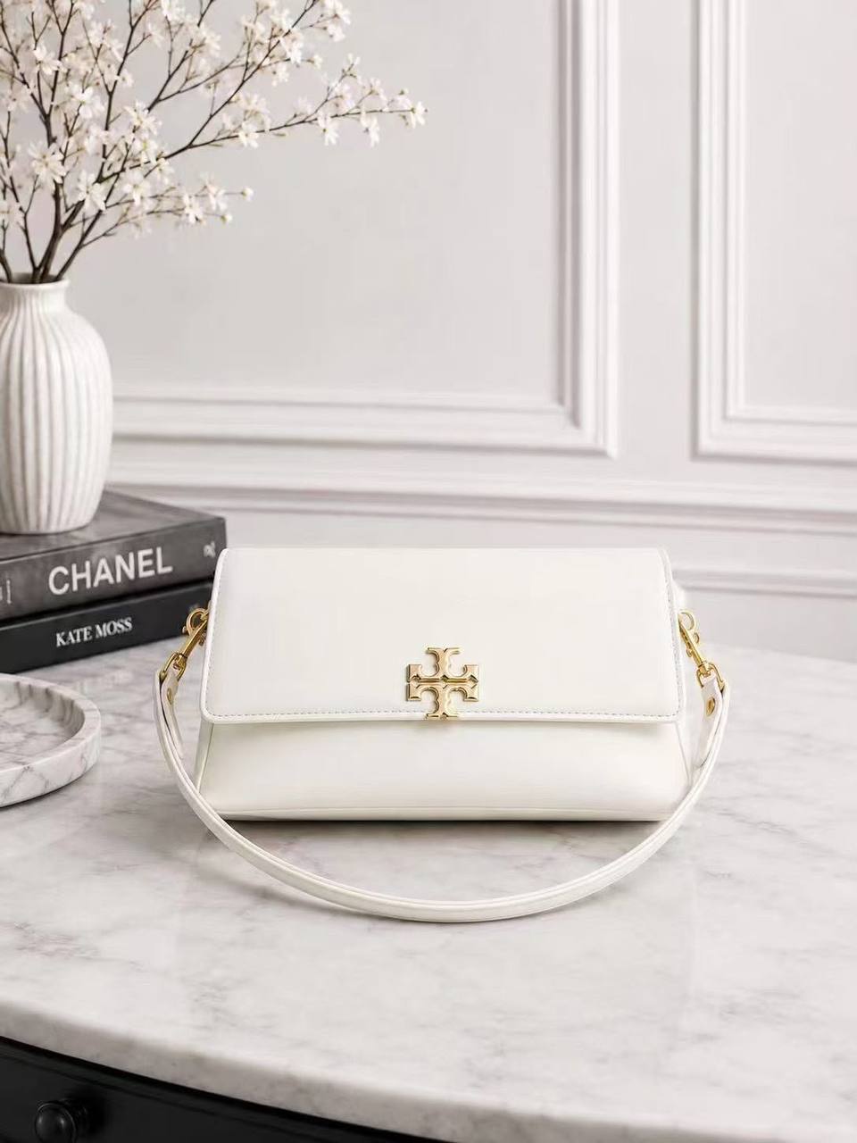 Tory Burch
withbox 
95 dhs🇦🇪🇦🇪

Zain143
♥️♥️♥️
