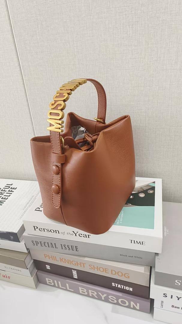 Moschino
100 dhs🇦🇪🇦🇪
size  19cm
High quality

Zain26
♥️♥️♥️