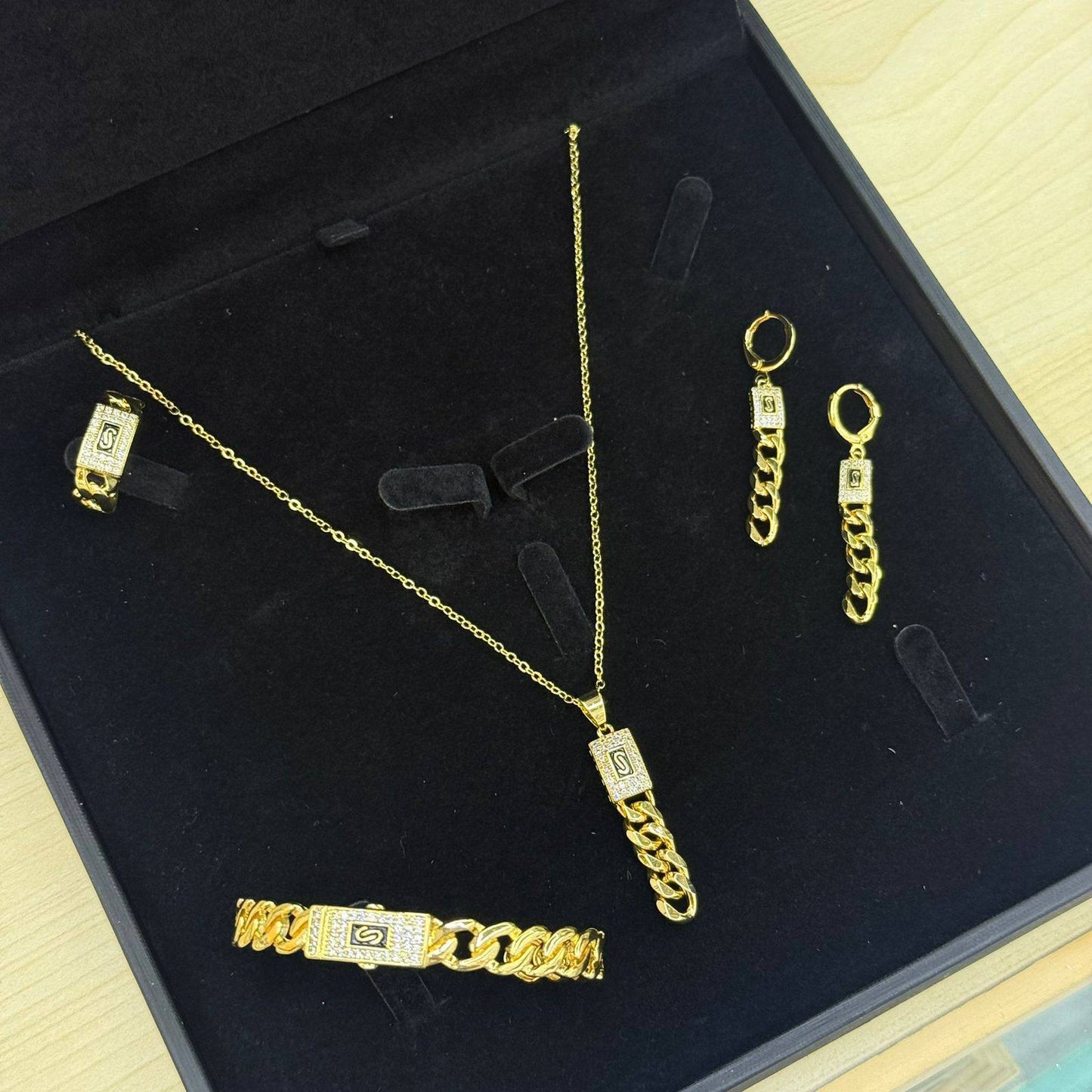 * FASHION JWELLERY•
50 dhs🌺

Zain263
♥️♥️♥️