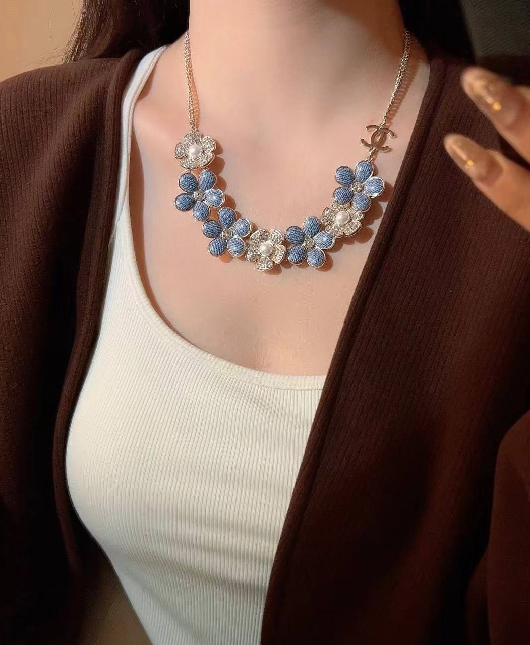 CHANEL ❤️‍🔥*
Necklace 🦋
Earring🍁
Master quality 💯
With normal boxes 📦 
210 dhs❣️
With master box 🗃️ 
240 dhs❣️

Zain216
♥️♥️♥️