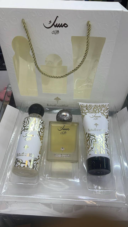 Musk
Body mist 250 ml
Perfume 75 ml
Body cream200 ml
65 dhs✅

Zain60
♥️♥️♥️