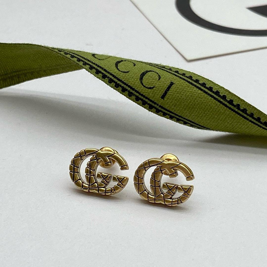 GUCCI EARRING
MASTER ✨💫
50 DHS💓
WITH BOX AND PAPER BAG🎁🛍️

Zain89
♥️♥️♥️