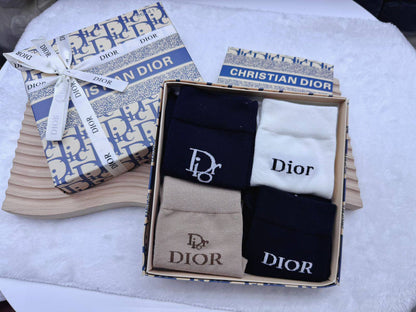 socks  

With box 
🎁🎁🎁

size:36-41  
55 dhs💓

Zain114
♥️♥️♥️