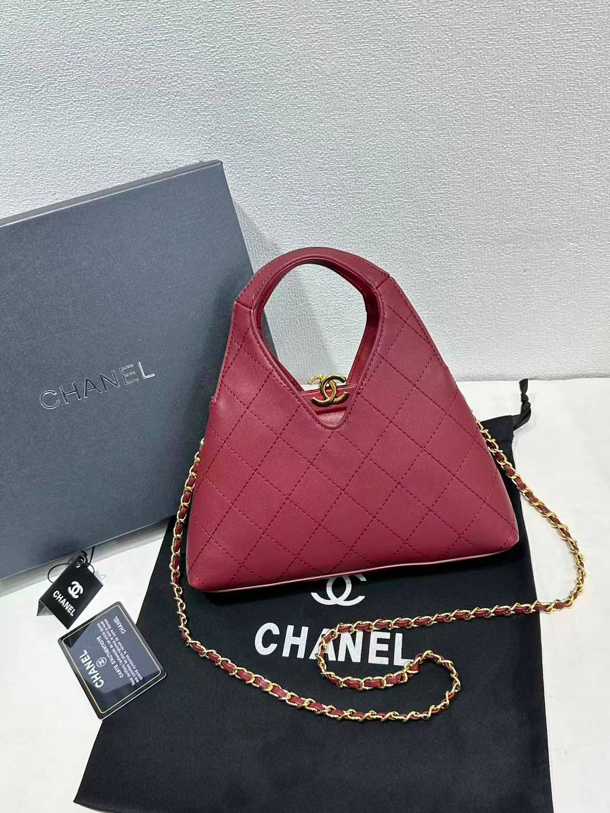 Chanel

withbox 
130 dhs🇦🇪🇦🇪

Zain143
♥️♥️♥️